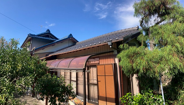 各務原市の戸建て住宅の外回りをまとめて点検！外壁や軒天井の劣化状況を確認